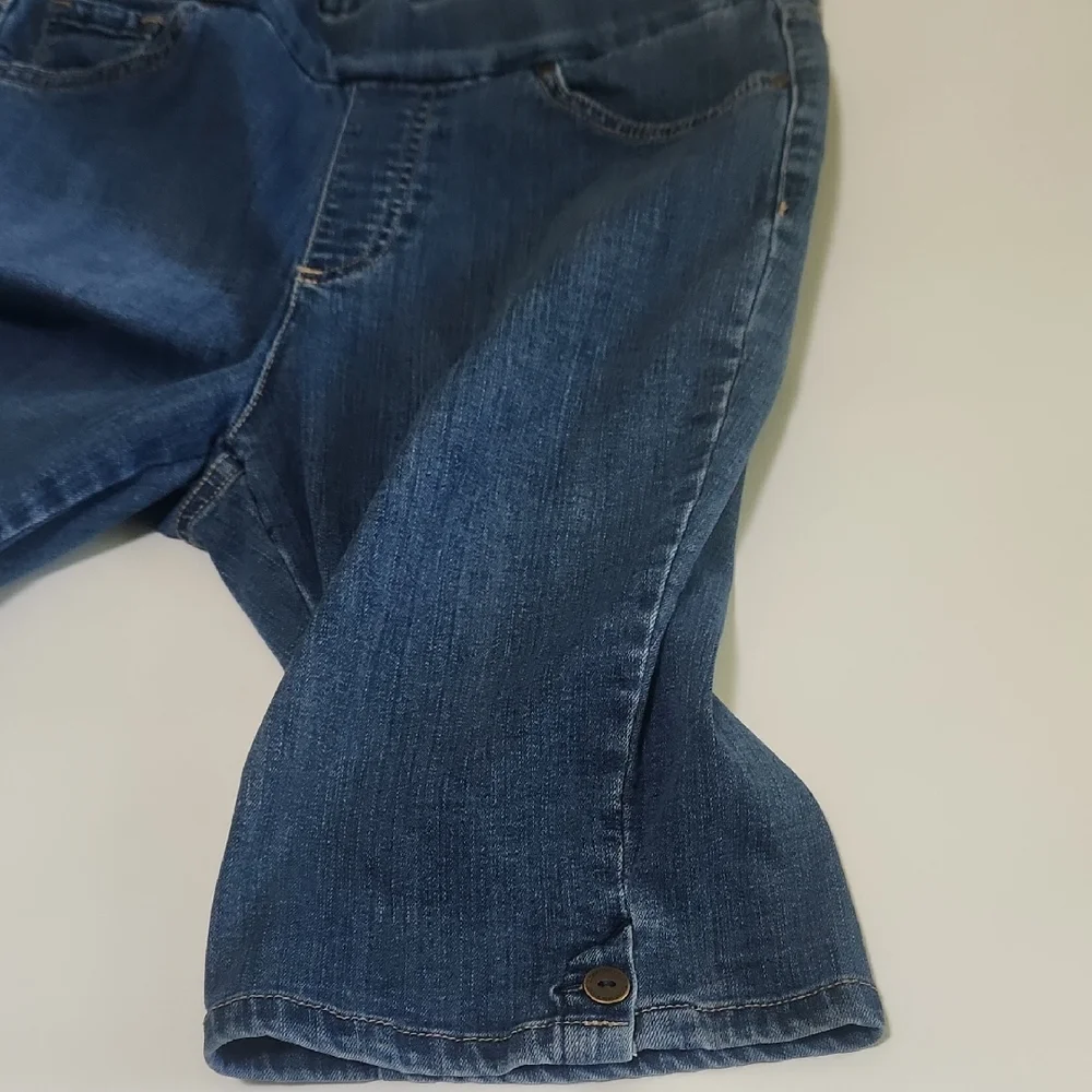 Gloria Vanderbilt Women's Shorts - Picture 10 of 13